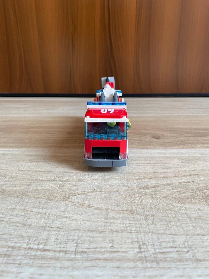 LEGO CITY: Fire Station (60110), vehicles, minifigs, instructions, box, complete, foto 3 di 5