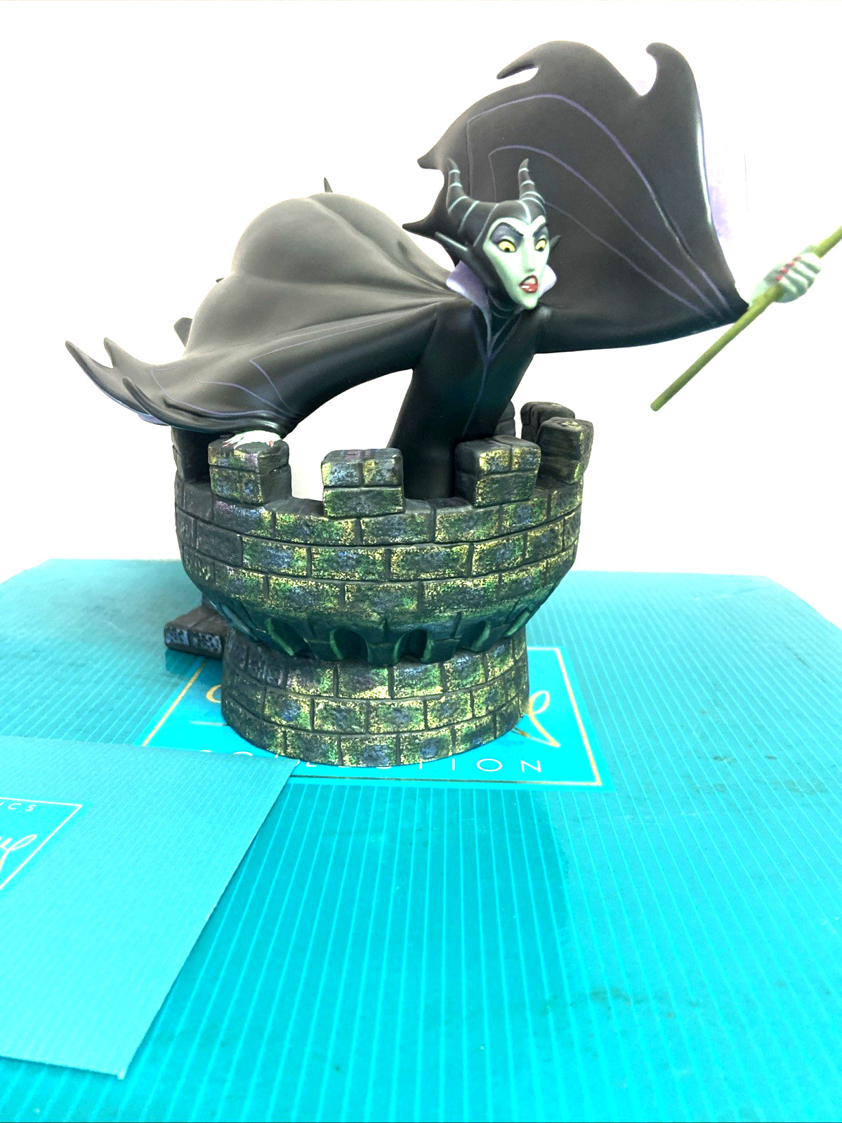 WALT DISNEY CLASSIC COLLECTION- MALEFICENT- 'MISTRESS OF ALL EVIL'- Pleas read