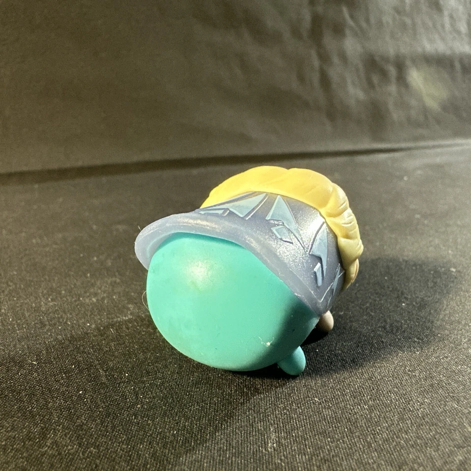 Figura de acción coleccionable Disney Tsum Tsum Vinyl Elsa #172 of Frozen I & II Foto 3 de 4