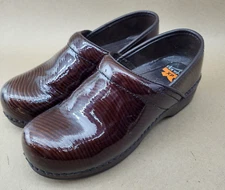 Dansko Women's Size 39 8.5-9 Patent Leather Brown Wavy Stripe Pro XP Clog