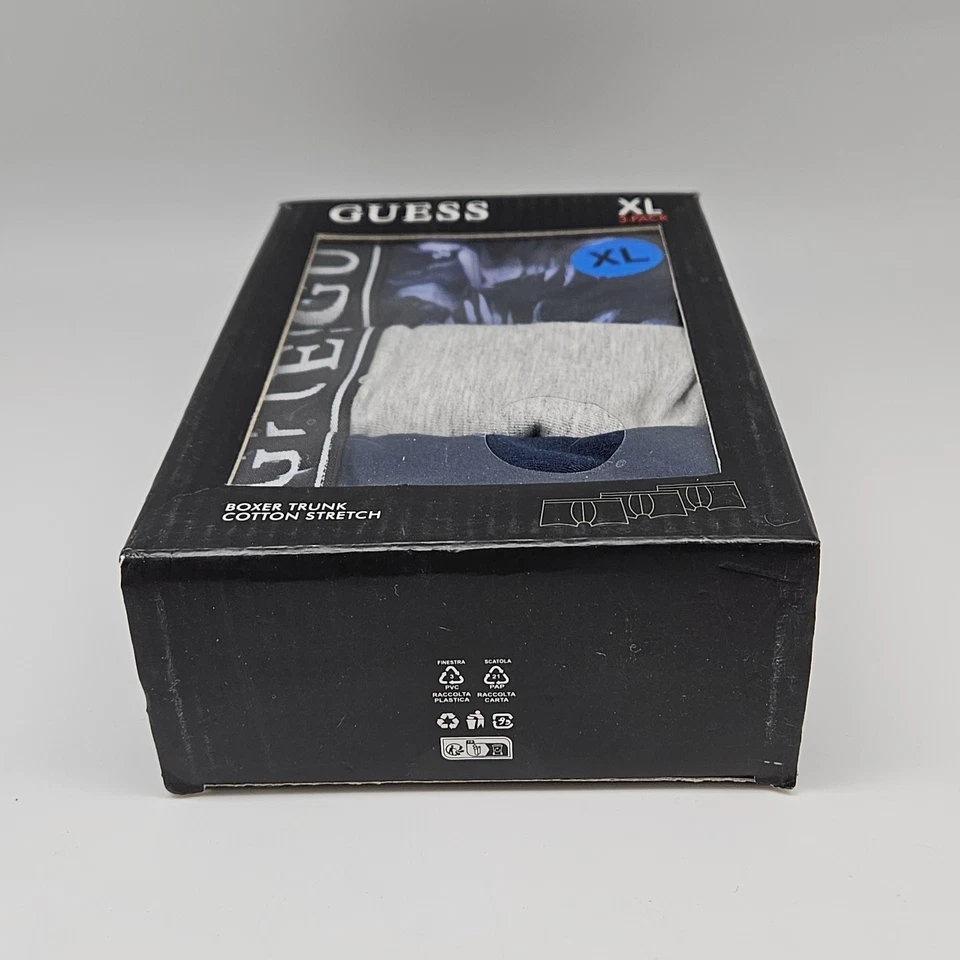 Pacote com 3 baús boxer elásticos masculinos GUESS logotipo grande mistura de algodão azul marinho cinza - Imagem 2 de 3