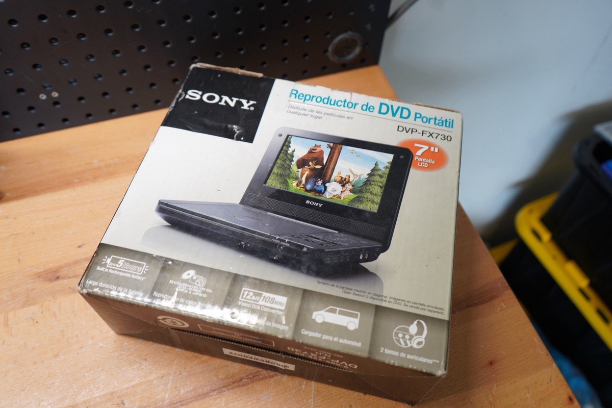 Sony DVP-FX730 Portable DVD Player (7