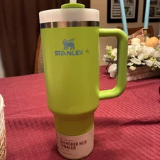 NWT Stanley Matte Bright Lime H2.0 Quencher Flowstate 40oz Tumbler