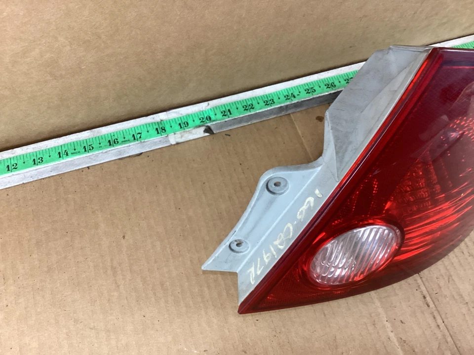 Luz trasera lateral del pasajero derecho Pontiac Pursuit 2005-2006 sedán 15277881 Foto 3 de 4