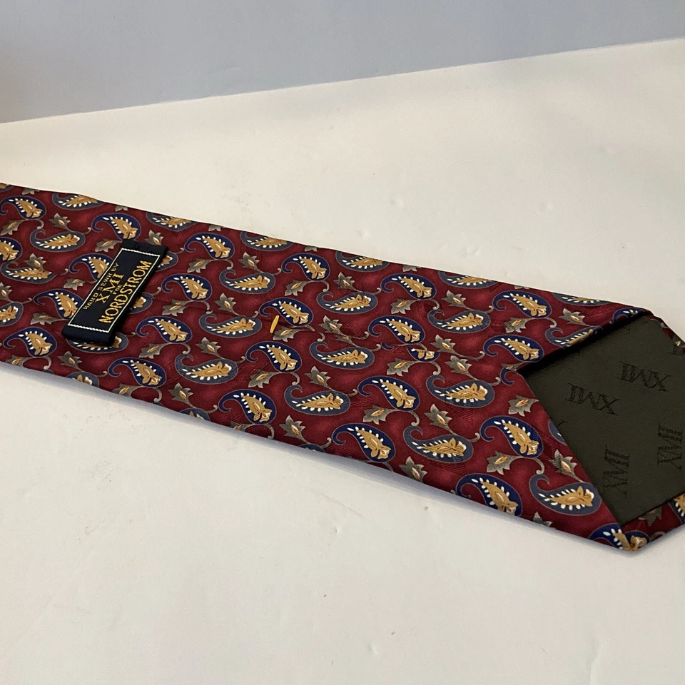 Corbata XMI Nordstrom Roja Clásica Completa Seda 59 pulgadas de largo x 3,5 pulgadas EE. UU. Azul Dorado Paisley Foto 3 de 4