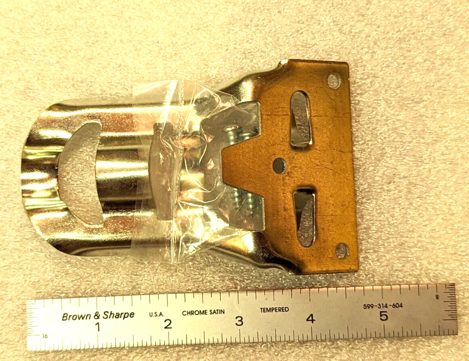 Soporte para asta de bandera Valley Forge Flag Co. - Soporte de pared de metal con herrajes Foto 4 de 4