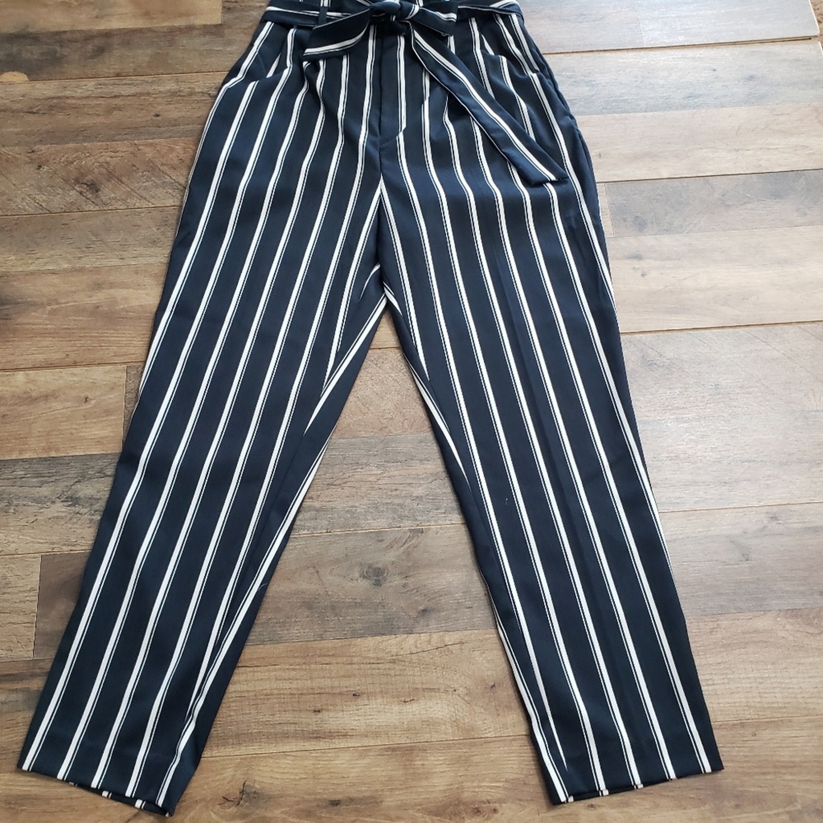 NEW Paperbag High Rise Belted Striped Ankle Pants by H&M Size 6 Navy Blue White thumbnail 2