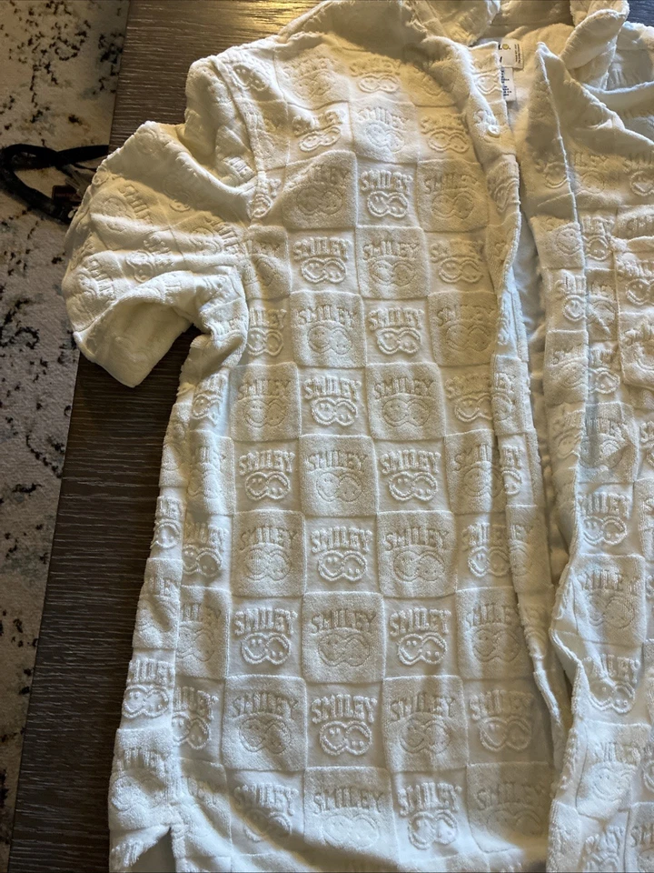 H&M X Smiley Botón Abajo Calce Relajado Terry Resort SS Hombres Medio Arte Campamento Blanco Foto 3 de 4