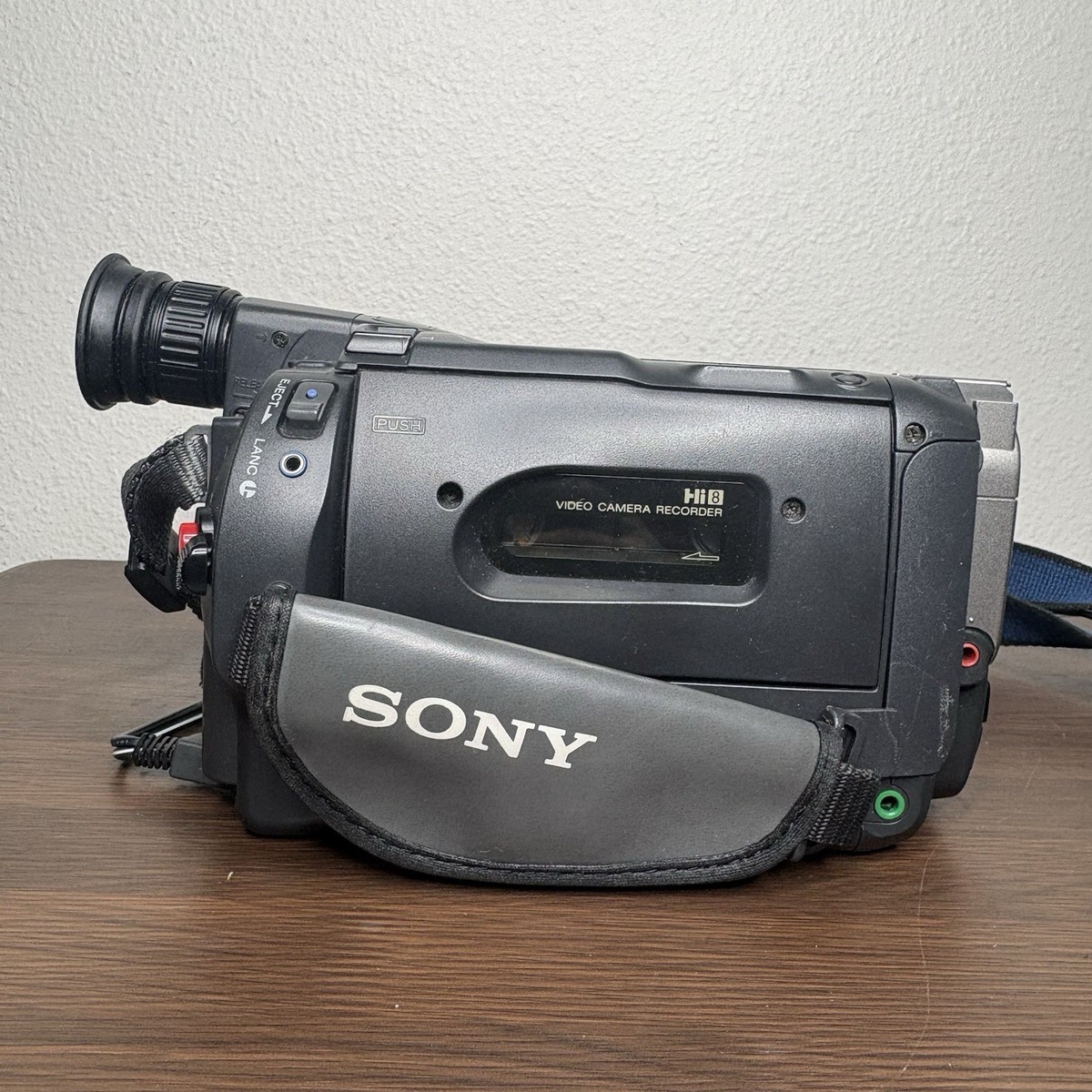 Sony Handycam CCD-TRV815 Hi8 Analog Camcorder Night Shot Night