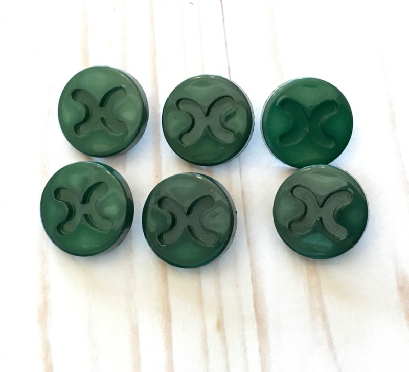 Green curved x, plastic shank buttons 7/8” - set of 6