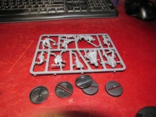 Warhammer 40k: Chaos: Cultists x5 on Sprue b