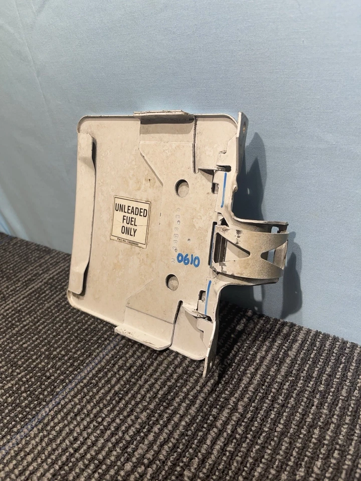 Chevy S10 S15 1982-93 Blazer GMC Sonoma Jimmy OEM PUERTA DE GASOLINA COMBUSTIBLE tapa de puerta blanca Foto 3 de 4