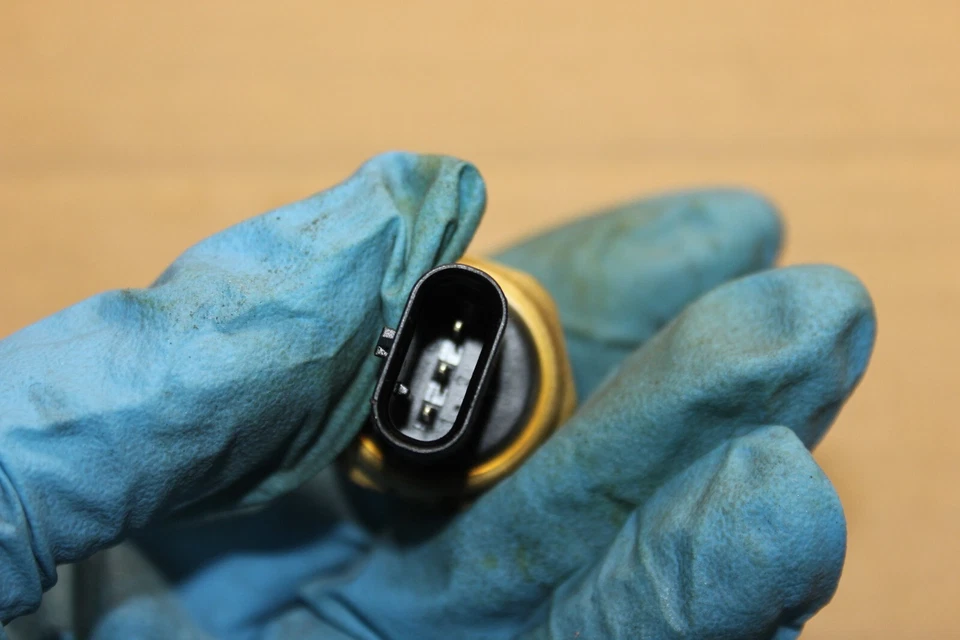 OEM 2019-2024 JEEP RAM SENSOR DE PRESIÓN Y TEMPERATURA DE ACEITE 68334877AA (G84) Foto 4 de 4