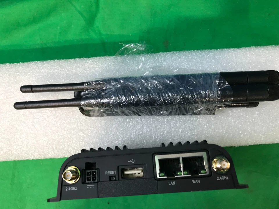 Cradlepoint S5A902A Mbps 2-Ports Wireless (Wi-Fi) Router - Image 3 of 4