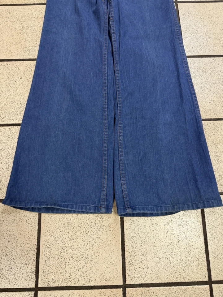 Pantalones de mezclilla hippies acampanados con parte inferior de campana Woolco de colección años 70 detalles de cuero talla 5 Foto 2 de 4