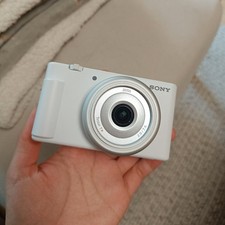 Sony ZV-1F 20.1MP 4K Vlog Camera Flip Screen For Content Creators English -White