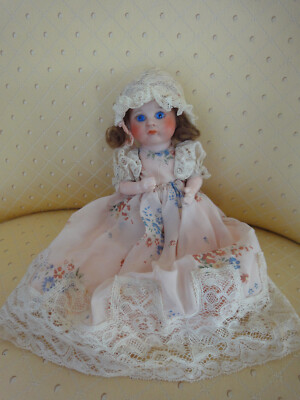 Cute antique doll French doll SFBJ 252 pouty doll le boudeur closed