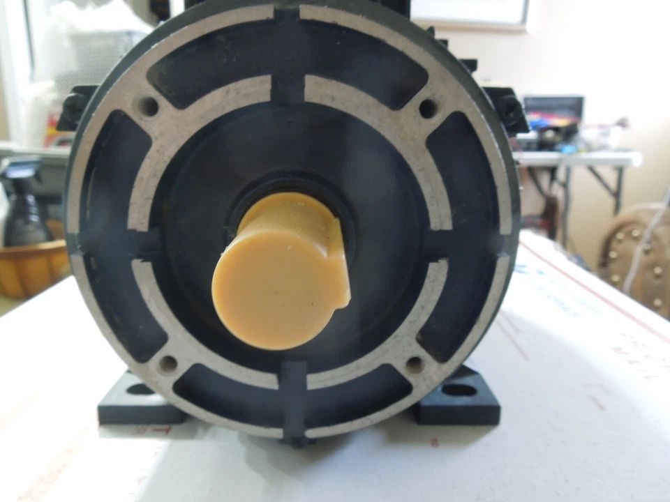 NEW LEESON 192125.00 IEC METRIC MOTOR 1.0HP C80T17FZ10C - Image 3 of 4