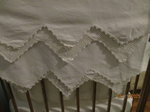 Vintage Pillowcases Pair White Irish Crochet Flowers - Picture 5 of 9