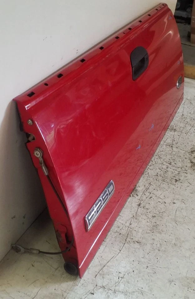 Red Tailgate Assembly | Fits 1999-2007 Ford F250 F350 F450 - Imagem 4 de 4