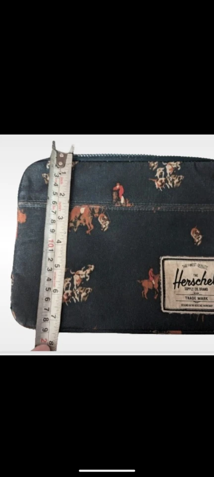 Herschel Apple iPad Tablet Case Bag Great condition  - Image 3 of 4