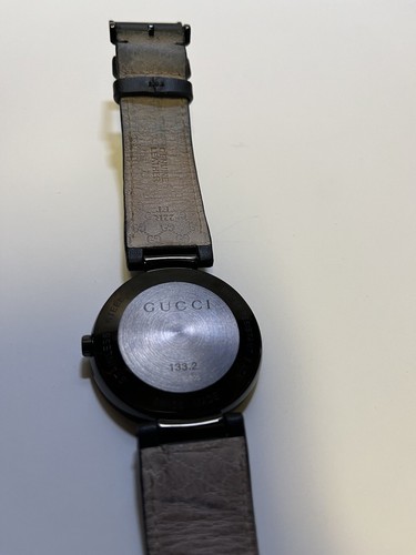 Reloj de cuarzo Gucci entrelazado GG 42 mm acero esfera negra YA133206 excelente - Imagen 11 de 11