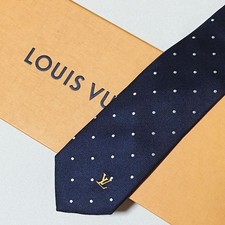 Excellent condition Louis Vuitton Tie 100 Silk Navy Dot 2410 406