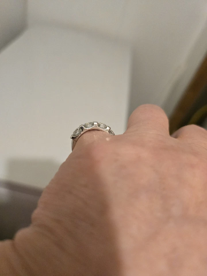 4 Stone 3.02ct VVS1 white Round Cut Moissanite Solid Silver band Ring Size 7 - Image 3 of 4