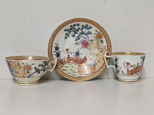 Unmarkierter Coalport ? Porzellan Trio, ein Muster von 2 Vögeln in einem chinesischen Garten