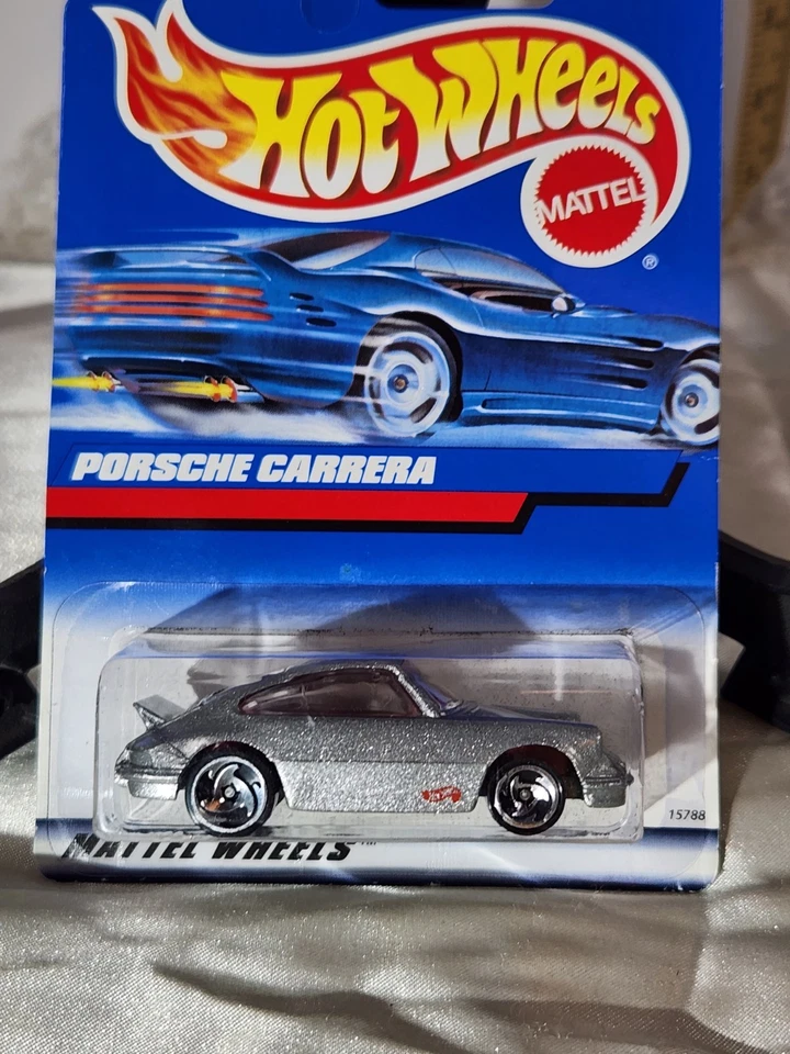 风火轮保时捷 Carrera 银色 1: 64 金属底部全新 1998 年第一版 — 第 2/4 张图片