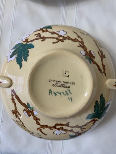 Wedgwood Etruria England 3 Suppenschalen 5 Untertassen Set Antik Blumen Vogel Creme - Bild 6 von 10