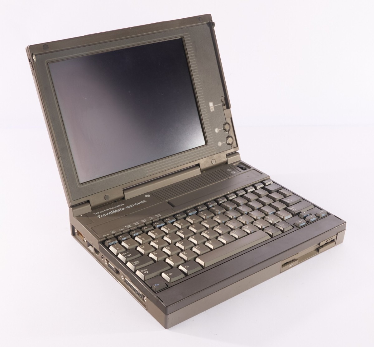 s*5様 Texas Instruments Travelmate 4000ノー Texas Instruments Travelmate 4000E Color 486 WinDX2/40MHZ