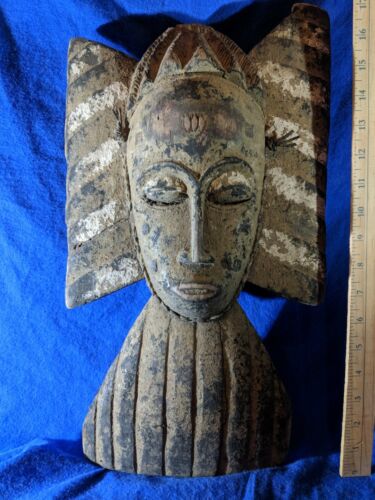 Old African Mask with Pigmented Highlights — Authentic Carved Wood African Art - Imagen 1 de 6