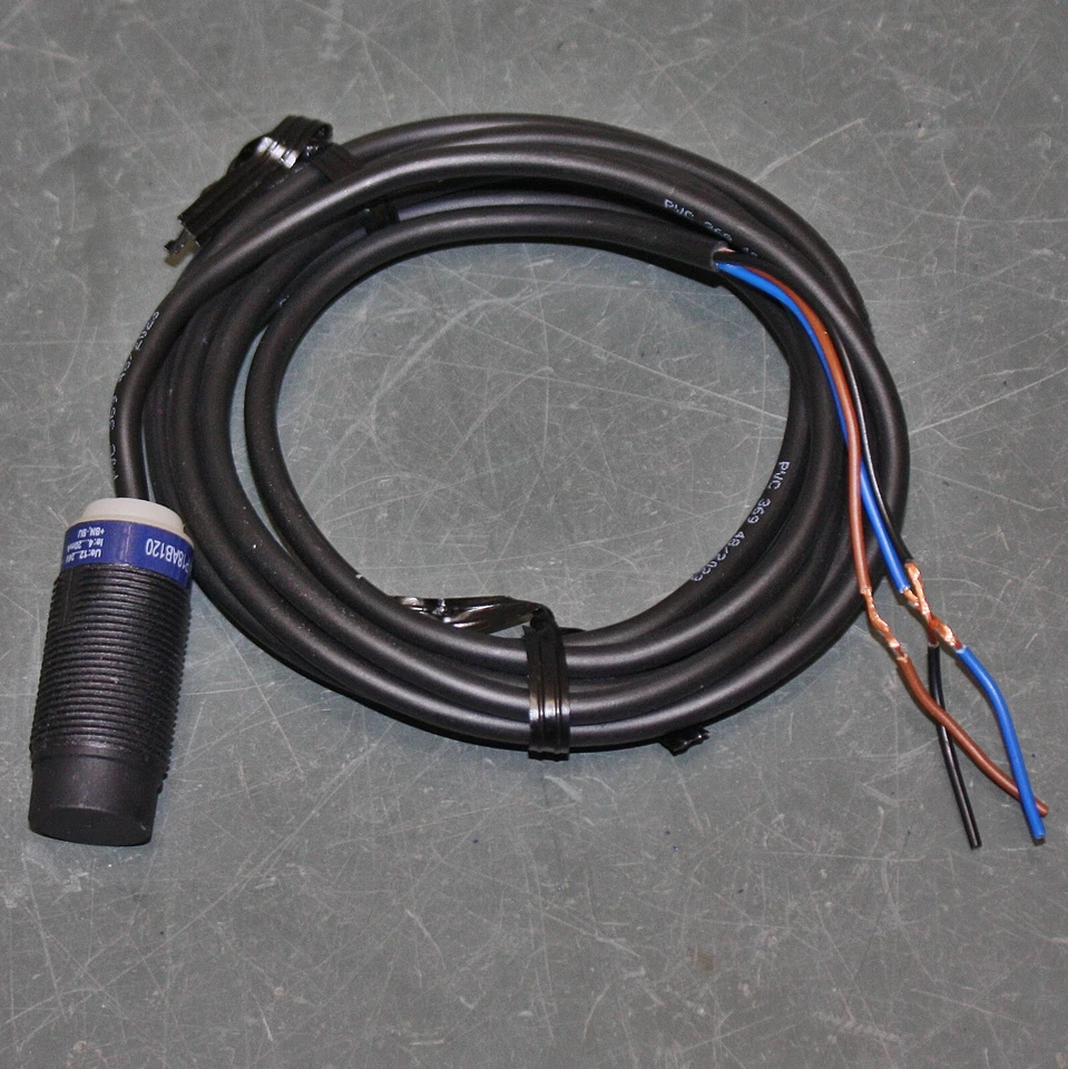 GENUINE Telemecanique Sensors Inductive Proximity Switch XS4P18AB120, 12-24V DC - Image 2 of 4