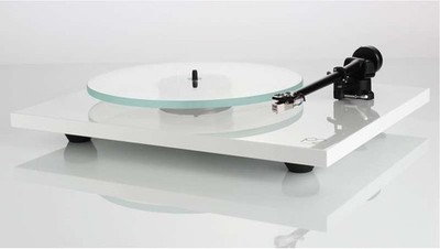 Rega Planar 2 Plattenspieler Weiß inkl. Carbon MM-Tonabnehmer RB220