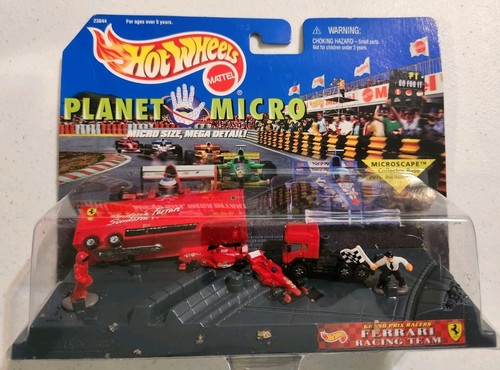 Hot Wheels Planet Micro Sets - Grand Prix Racers Ferarri Racing Team