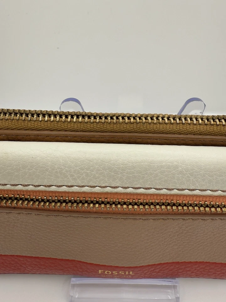 Cartera sin asas Fossil Preston de cuero con solapa bloques de colores roja: blanca/bronceada Foto 4 de 4