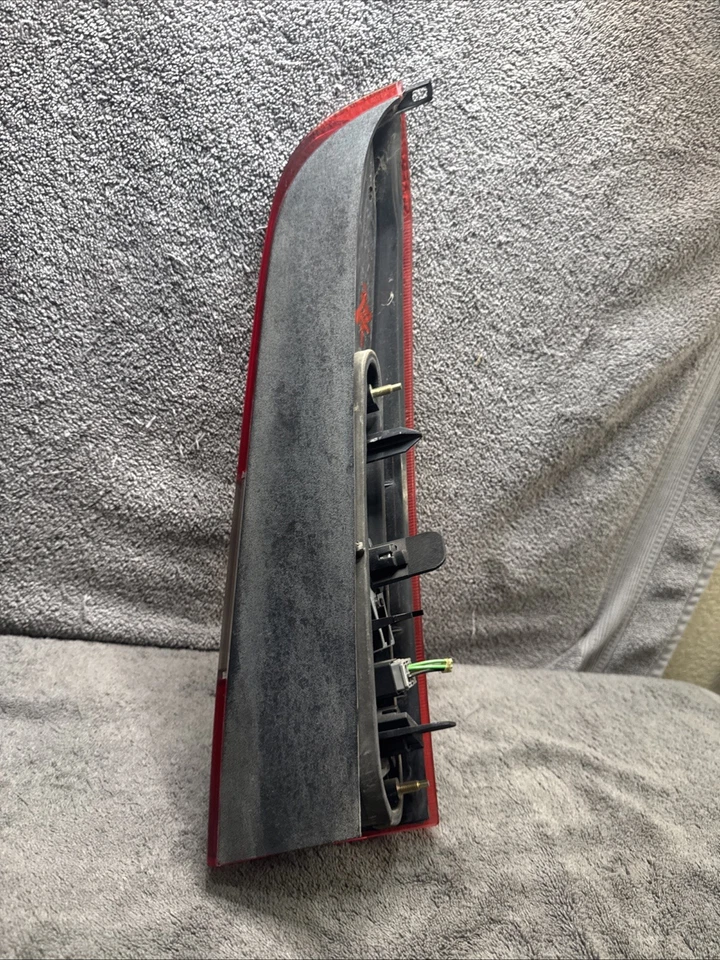 Driver Left Tail Light Station Wgn Upper Fits 01-04 VOLVO V70 SERIES 1438530 - Image 4 of 4