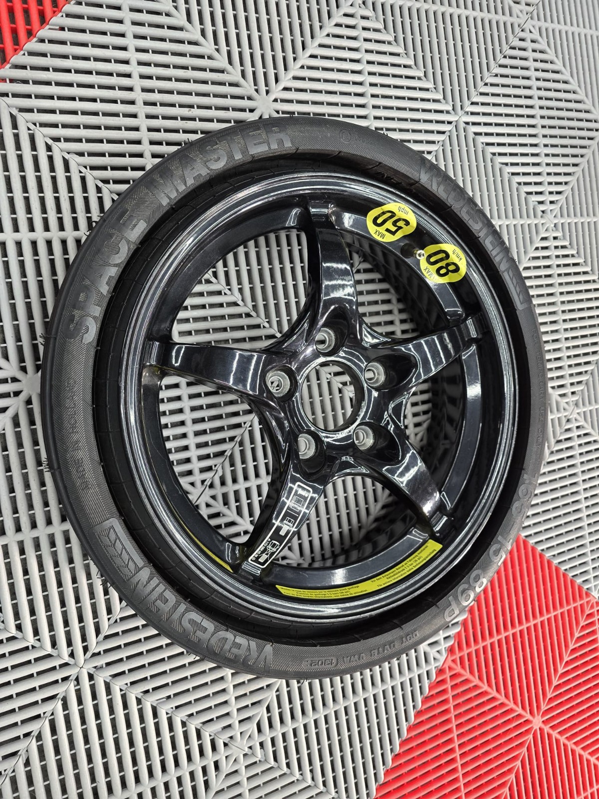 Roue de secours Mercedes SLK R170 remplace le kit de gonflage inefficace