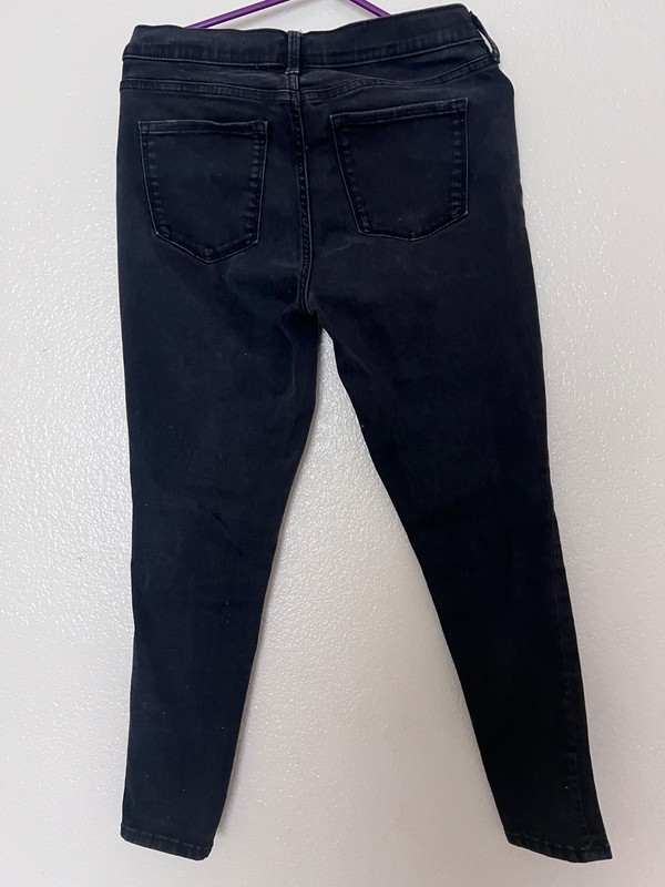 GAP women’s black True Skinny Mid Rise Jeans