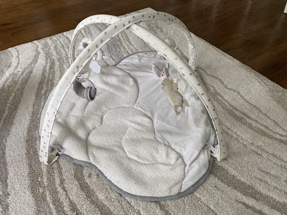 Gimnasio de actividades Pottery Barn Kids Skip Hop Dreamy Skies Foto 2 de 4