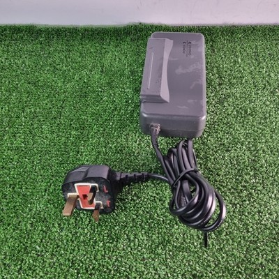 Hitachi VM-ACE4E Netzteil Ladegerät 6V 2A & 8,35V 1,2A 20W Netzteil