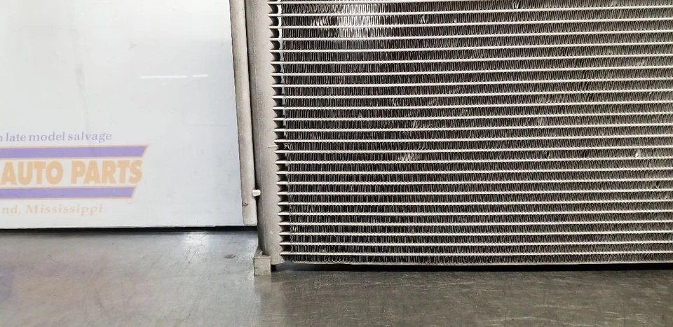 93 GMC TYPHOON AC CONDENSER ASSEMBLY - Image 3 of 4