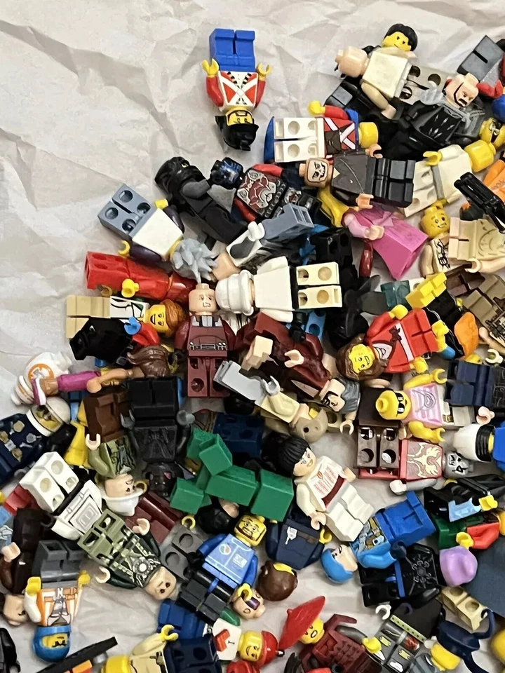 Random 24 x LEGO Minifigures Lot -  Space Marvel City Star Wars Castle Ninjago X - Image 4 of 4