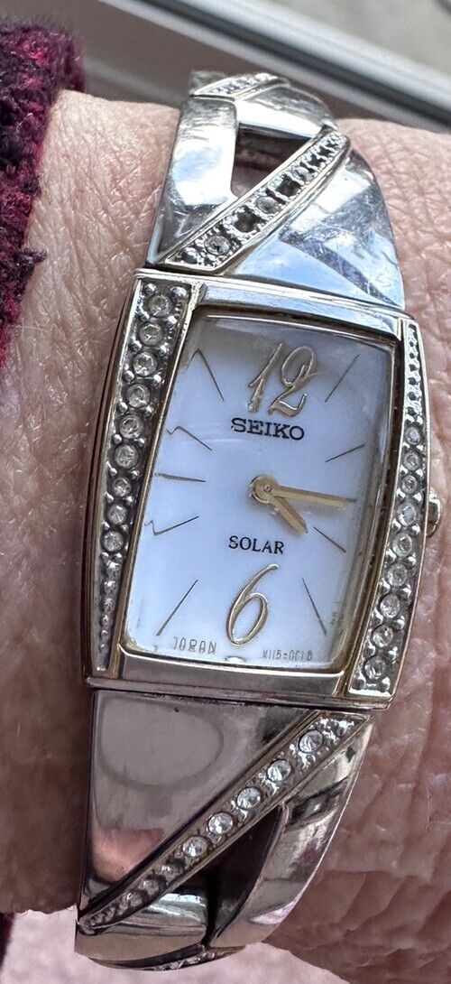 Working Silver Seiko Solar Ladies Wristwatch V115-0BB0 Working Silver Seiko Solar Ladies Wristwatch V115-0BB0