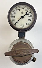 Vtg US Gauge Co. AD-2918 300 lb Pressure Gauge on Prest-O-Life 411B Regulator