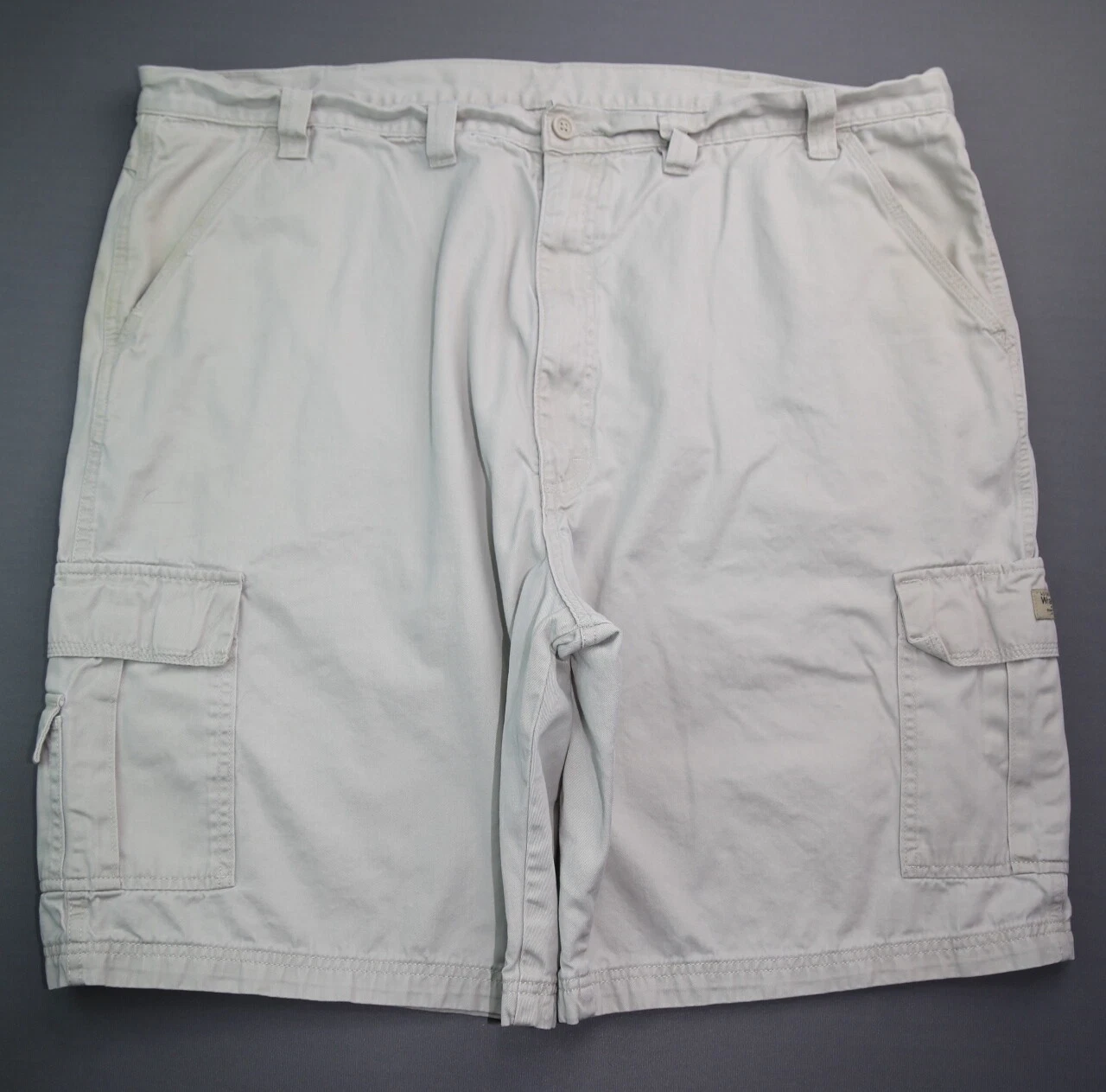 Men's Wrangler Authentic Issue Cargo Shorts Beige Size 44