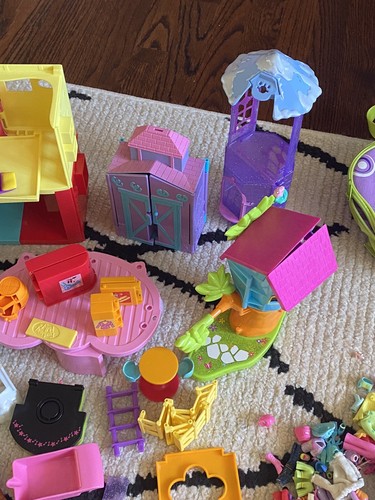 Polly Pocket Huge Lot Of Dolls, Clothes, Buildings And Accessories Early 2000’s - Picture 5 of 10
