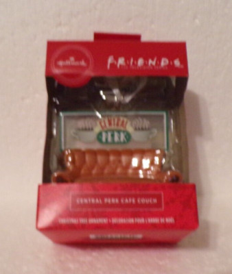 LOOK  HALLMARK F.R.I.E.N.D.S CENTRAL PERK CAFE COUCH ORNAMENT NEW