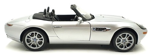 Kyosho 1/12 scale Diecast 08601S BMW Z8 James Bond OO7 The World Is Not Enough - Picture 5 of 7